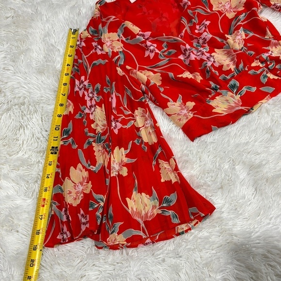 ASTR the label Pleated Sleeve Floral Wrap Top Kimono Sleeve in Red Size XS - Picture 10 of 16